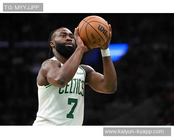 凯尔特人半场领先活塞杰伦布朗表现出色康宁汉姆努力追分
