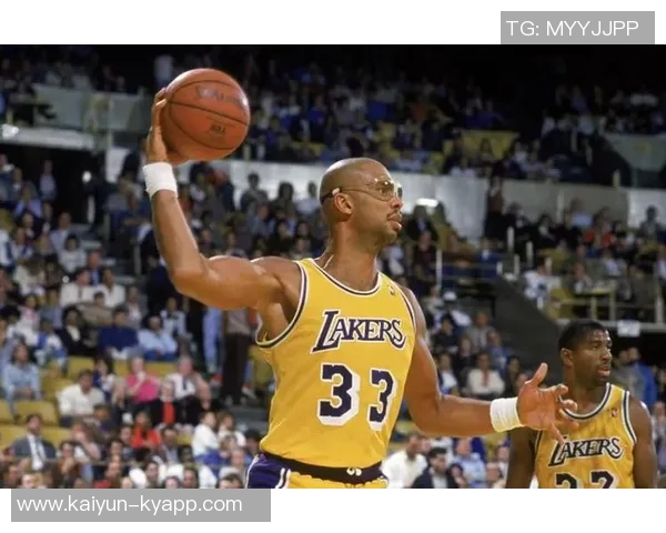 特纳评选历史五大中锋：奥尼尔大梦邓肯贾巴尔魔兽的传奇对决与影响